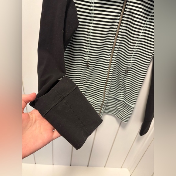 Lululemom Size 4 Jacket - Picture 5 of 11